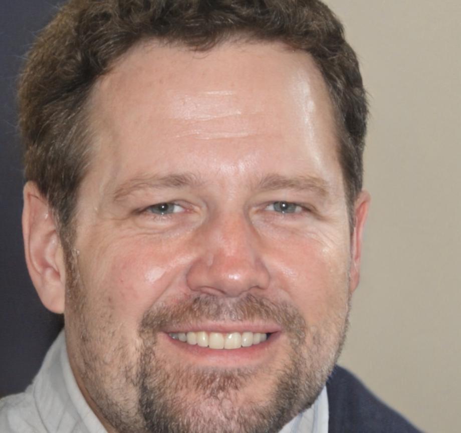 Portrait profesional tim Public Labs yang siap melayani klien dengan dedikasi tinggi